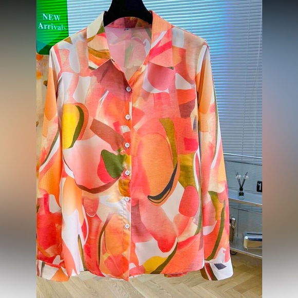 New Floral Print Button-Up Blouse - Picture 3 of 7